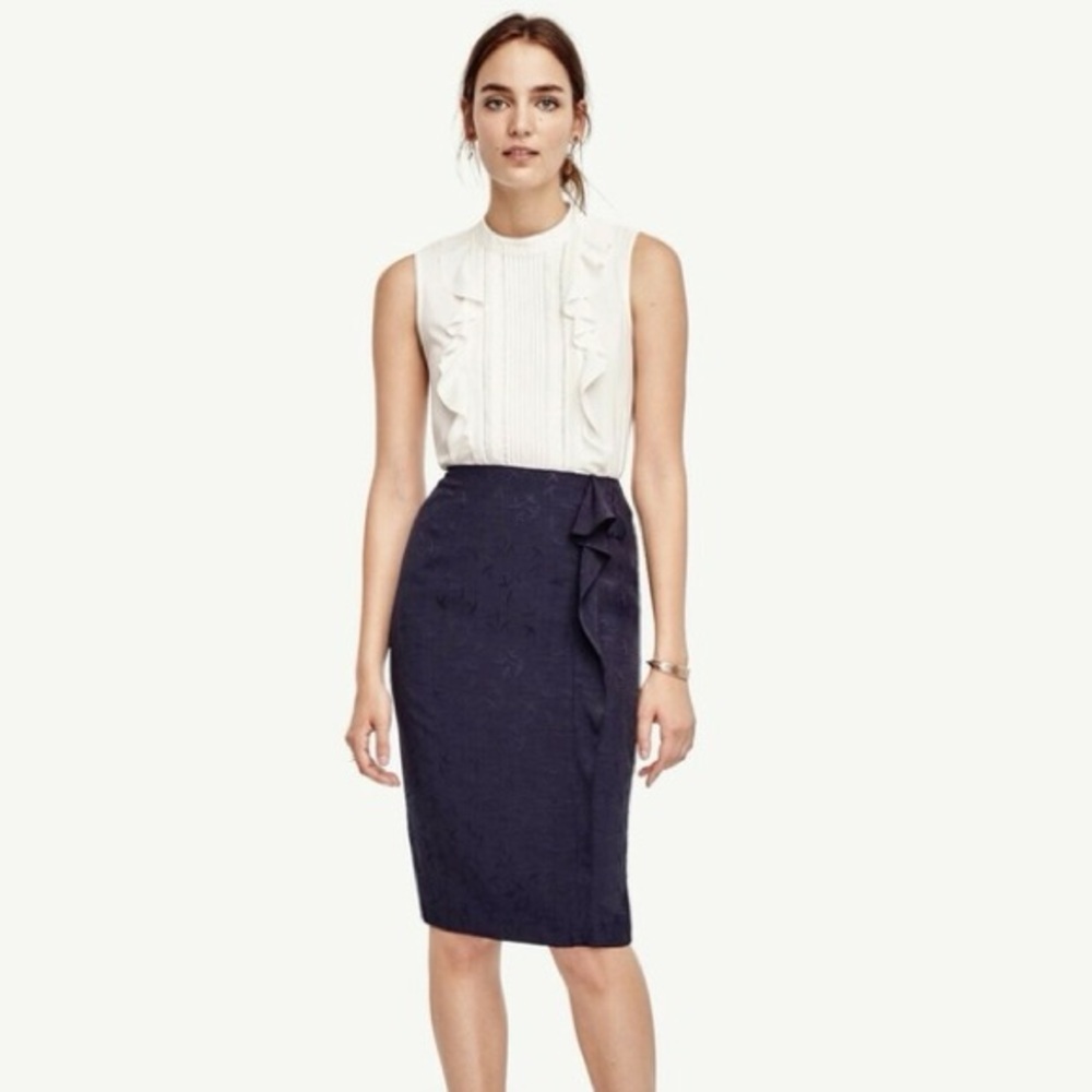 Ann Taylor Mockingbird Ruffle Navy Blue Pencil Skirt. Size 00
